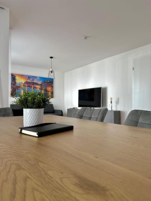 Amao-Pearl I Comfort Suite I 94Qm I Kingsize-Bett I Exklusiv Mit Balkon & Tiefgarage I Aufzug Offenburg Exterior foto